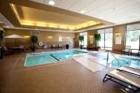 Holiday Inn Express & Suites SPRINGFIELD-MEDICAL DISTRICT by IHG - ที่มีสระว่ายน้ำ
