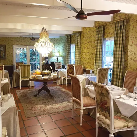 Maison Chablis Guest House
