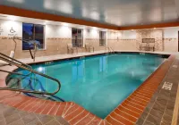 Holiday Inn Express & Suites ST Louis Airport Các khách sạn ở Berkeley