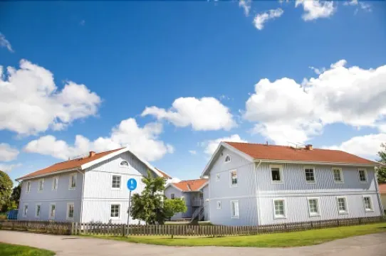 Easy Livin' Apartment Hotel