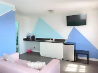 Stop 21 Motel - Beach