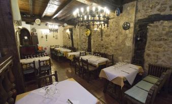 Hotel Mesón Casa de Guzmán - Housity