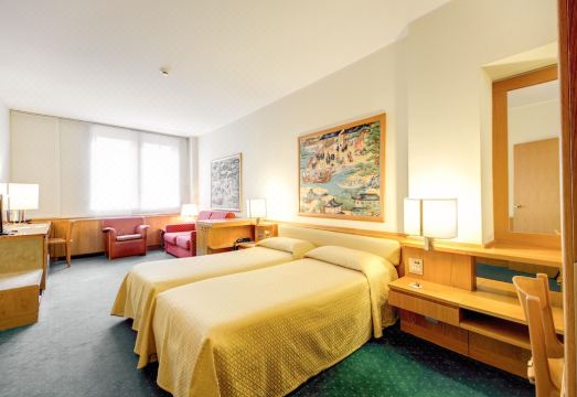 4. 호텔 갈릴레오 ..