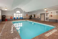 Best Western Plus Woodstock Inn  Suites - Kolam Renang
