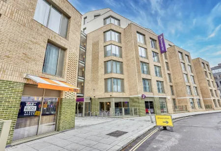 Premier Inn London Southwark (Southwark Station)