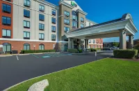 Holiday Inn Express & Suites Lebanon-Nashville Area