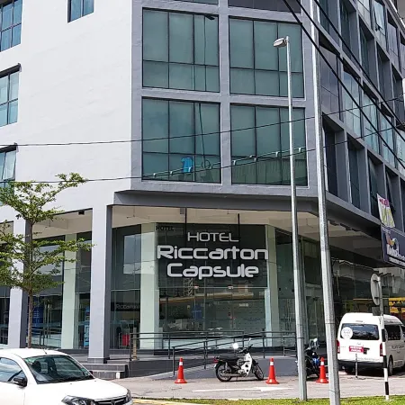 Riccarton Capsule Hotel Отели рядом с достопримечательностью «Колледж TAR»