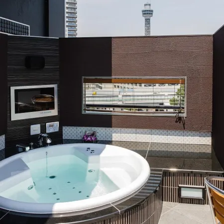 Hotels & Resort Feel Отели рядом с достопримечательностью «Yokohama Bay Bridge»