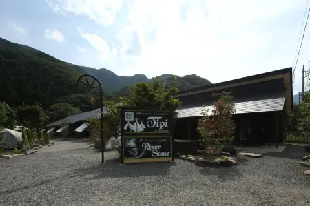 Minakami Kyanpujo ribāsutōn Отели рядом с достопримечательностью «Takaragawa Onsen»