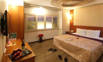 Laurel Hotel
