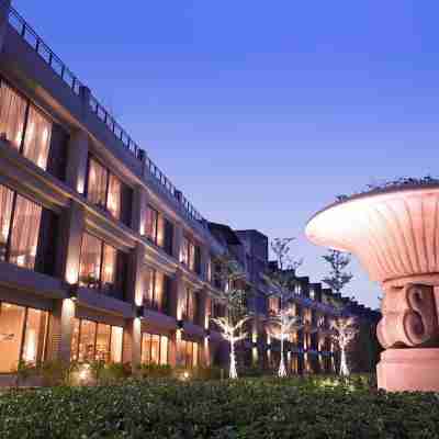 Lakeshore Hotel Hotel Exterior