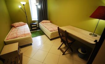 Landmark City Hotel - Hostel