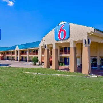 Motel 6 Arlington, TX