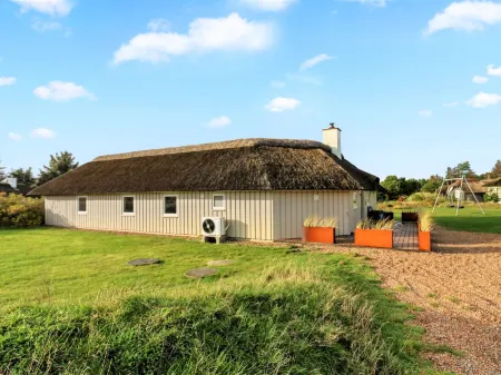 "Annalise" - 1km from the Sea