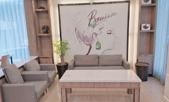 7 Days Premium (Guangzhou University of Chinese Medicine Sanyuanli Subway Station)