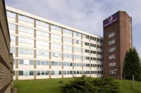 Cardiff North Hotels in Llanedeyrn