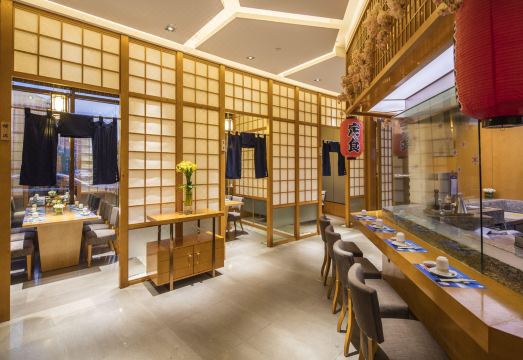 1. 로열 센추리 호..