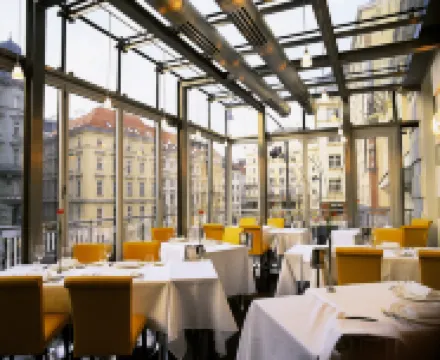 โรงแรมอัมบาสเดอร์