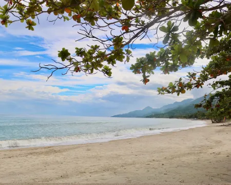 Cocoons Club Laiya Hotels in San Juan