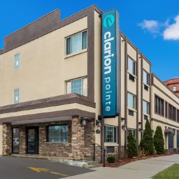 Clarion Pointe Downtown