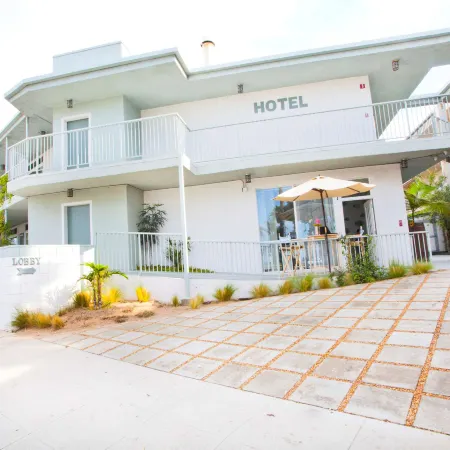 Bayside Hotel Отели рядом с достопримечательностью «Оушен Авеню»