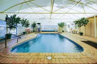 Artesian Spa Motel - Pools