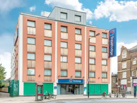 ترافيلودج لندن بلهام Hotels near هيرن هيل