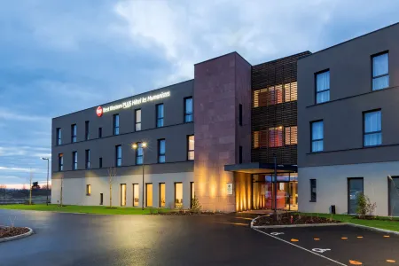 Best Western Plus Hotel les Humanistes Отели в г. Сент-Ипполит