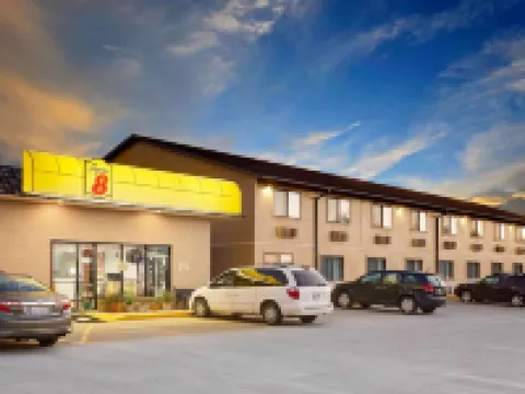 Super 8 by Wyndham Macomb Hotels in Macomb