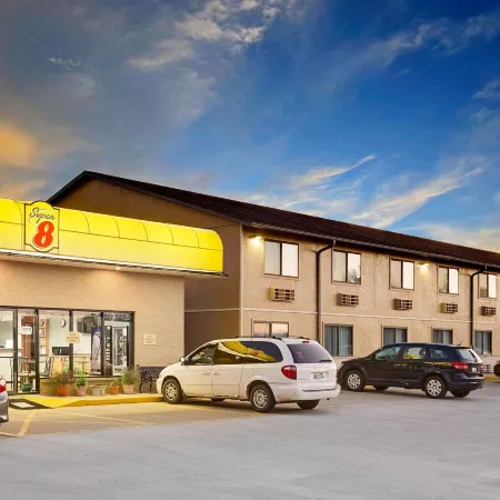 Super 8 by Wyndham Macomb