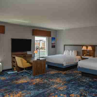 Hampton Inn & Suites Erie/Bayfront Rooms