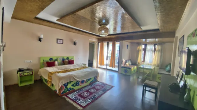 Lingmoo Residency โรงแรมใน