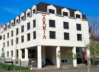 Hotel Arnia Hotel in zona Biserica Sfântul Ierarh Varlaam