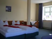 Hotel Fährhaus Niederkleveez Hotels in Plon