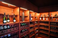 The Westmarine Waterfront Hotel - bar