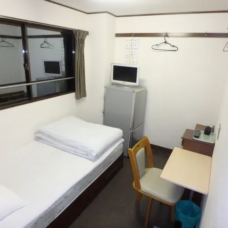 Economy Hotel Hoteiya Отели рядом с достопримечательностью «Общественная баня Hinode Yu»