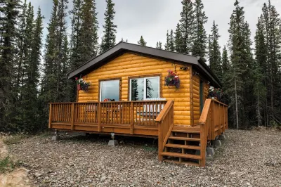 Cloudberry Cabin Hotels in Tok