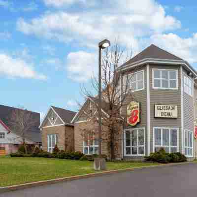 Super 8 by Wyndham Quebec City Hotel Exterior