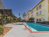 La Quinta Inn & Suites by Wyndham Tomball - Uima-altaat