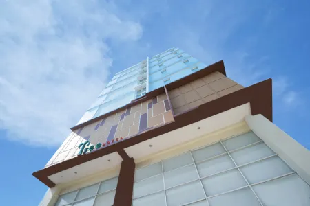 Tree Hotel Отели рядом с достопримечательностью «Harian Kompas»