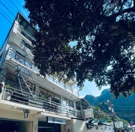 Alocasia Hostel Отели рядом с достопримечательностью «Парадайс Бич»