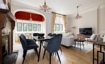 The Woking Wonder - Captivating 3Bdr Flat with Parking