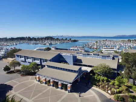 DoubleTree by Hilton Hotel Berkeley Marina