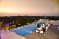 Silver Sands Serenity - Rooftop Pools