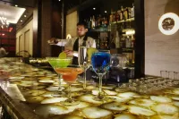 Goldfinch Hotel Delhi NCR - bar