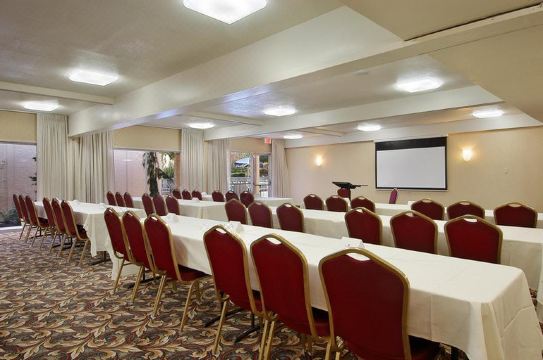 포틀랜드 공항 근처 호텔