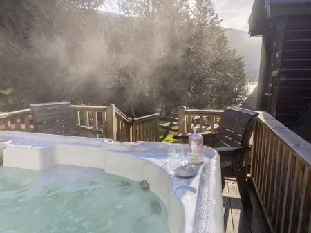 Rivendell Отели рядом с достопримечательностью «Commando Monument»