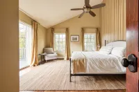 Cortland by AvantStay Charming Heritage Estate w Private Lake Pool Hotels near Catskill Animal Sanctuary