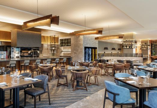 티아드 오토그래프 컬렉션의 세련된 실내 디자인