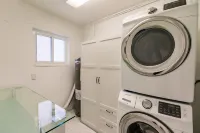 Bnb Hyperion | 5B Home w Pool, 2 Parking & Hot Tub